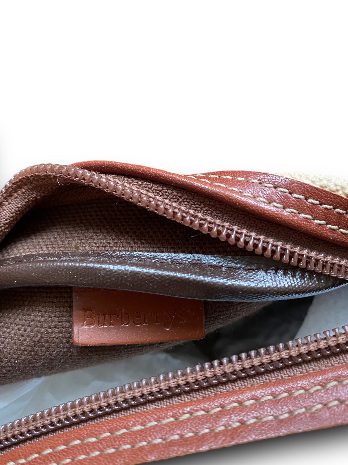 BURBERRYS BAG W POUCH