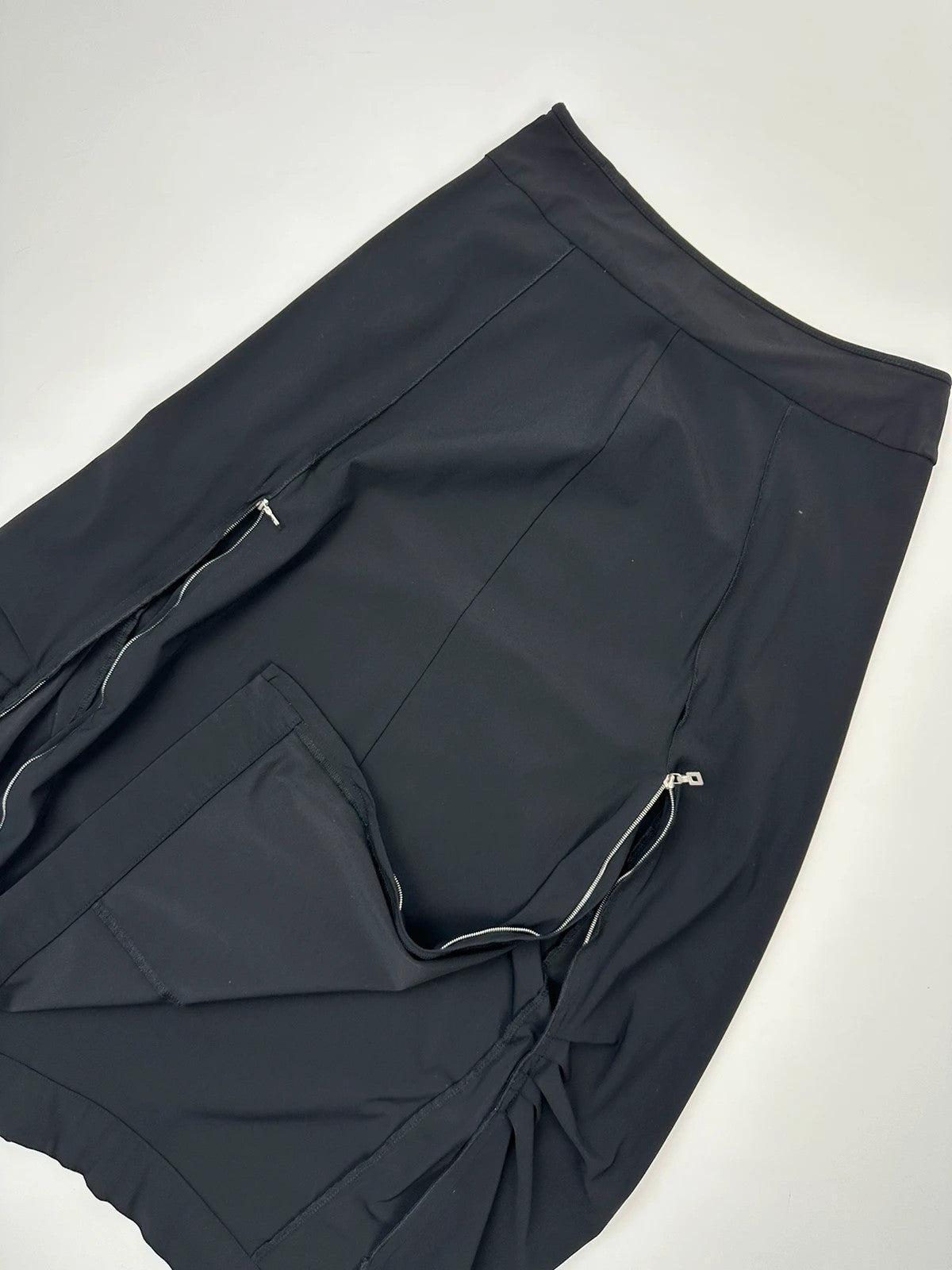 Marithé Francois Girbaud black mini skirt with double zip detail at the back.