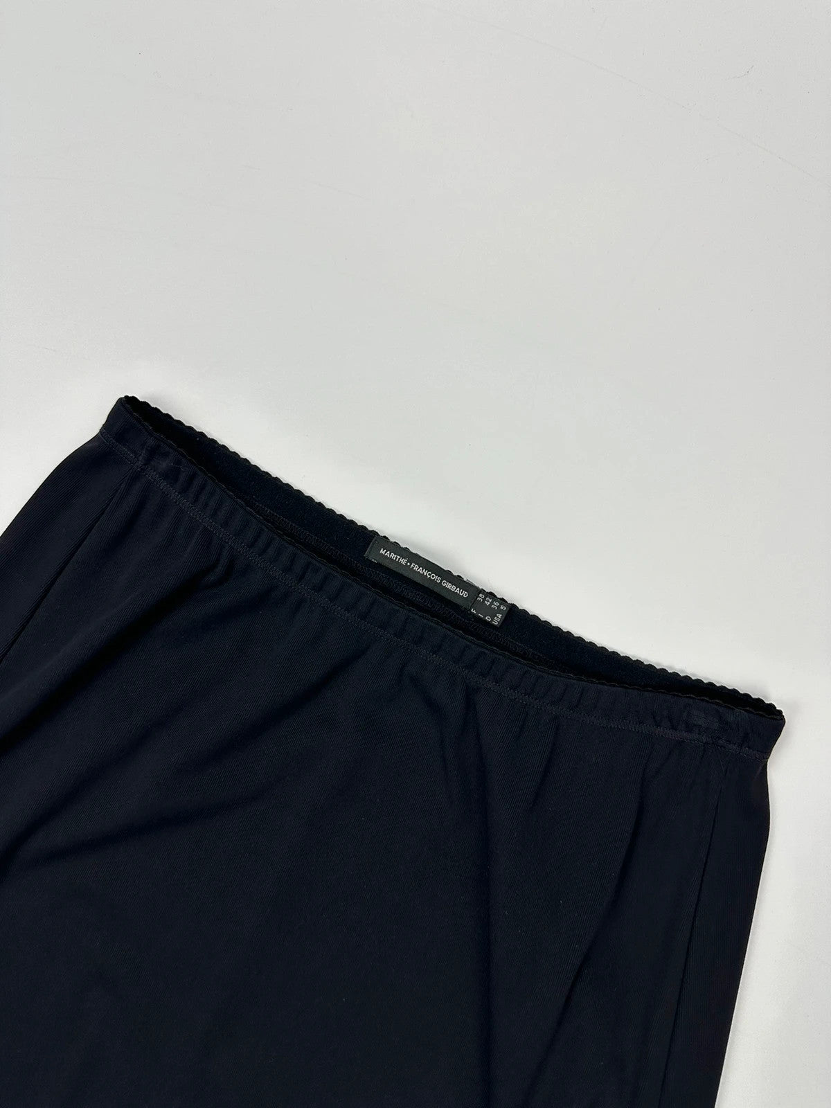 Marithé Francois Girbaud black two-piece set with light elastic waist and minimalist design.