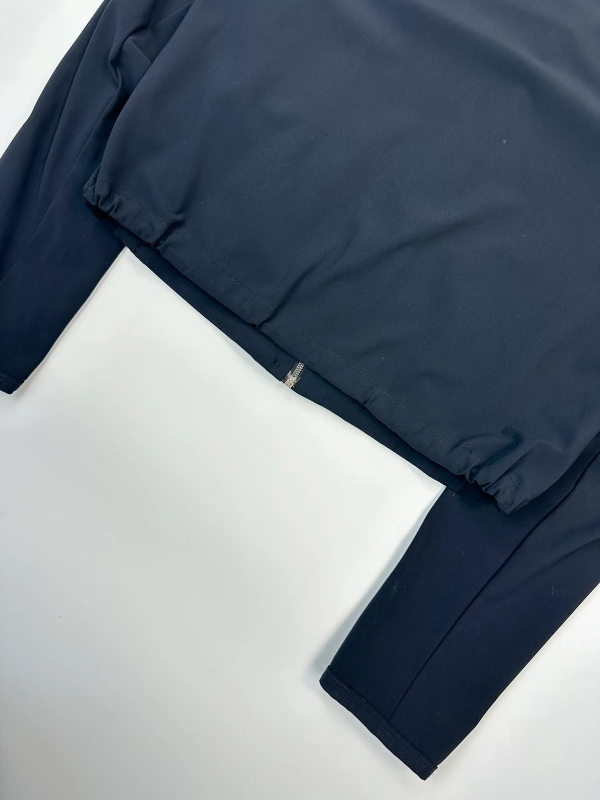 Marithé Francois Girbaud navy crop jacket with V-neck and minimalist design.