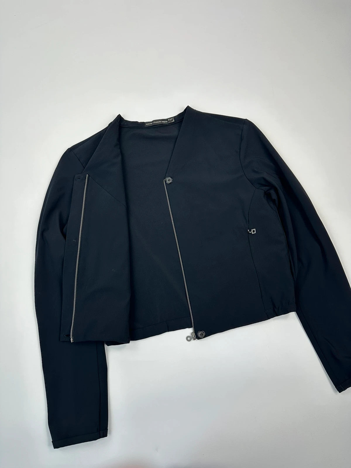 Marithé Francois Girbaud navy crop jacket with V-neck and minimalist design.