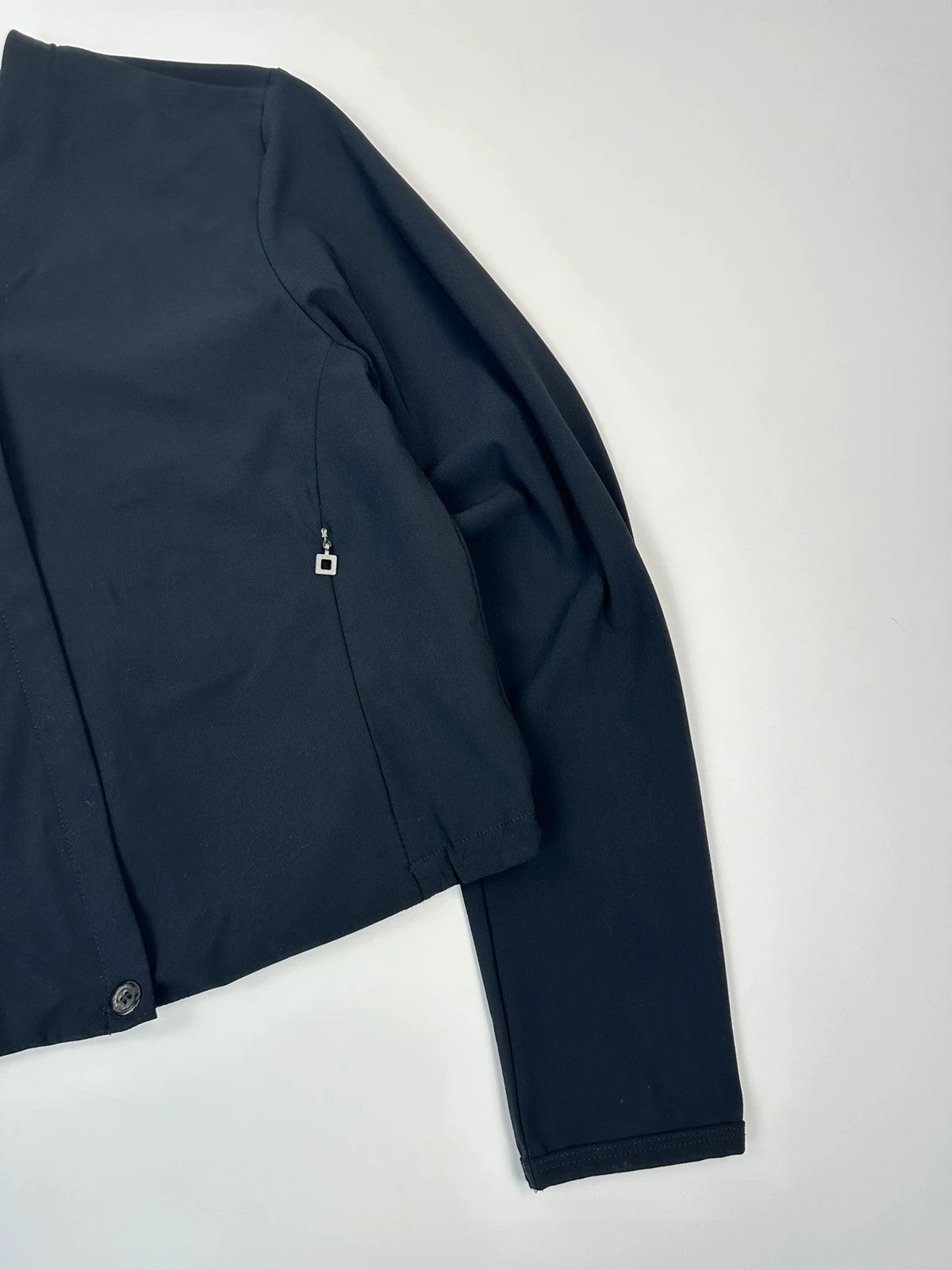 Marithé Francois Girbaud navy crop jacket with V-neck and minimalist design.