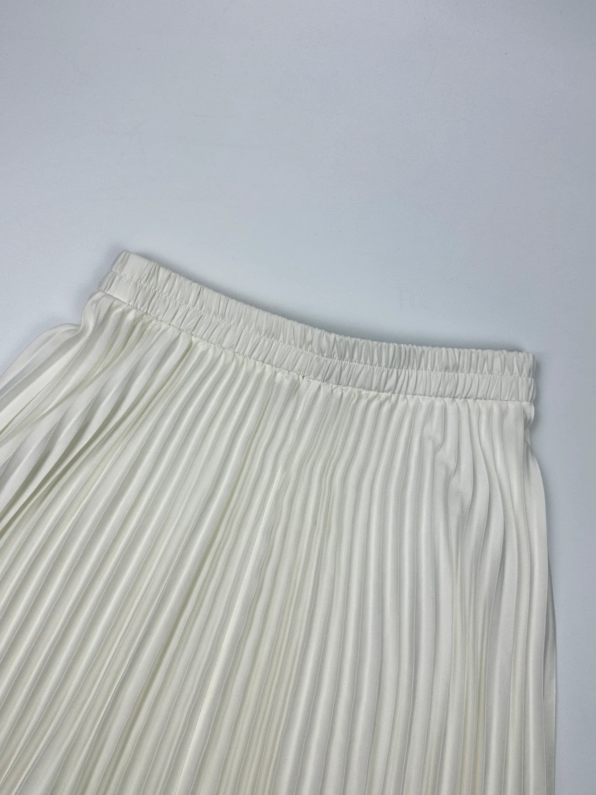 Plein Sud white long pleated skirt with elastic waistband, vintage 2000s style.