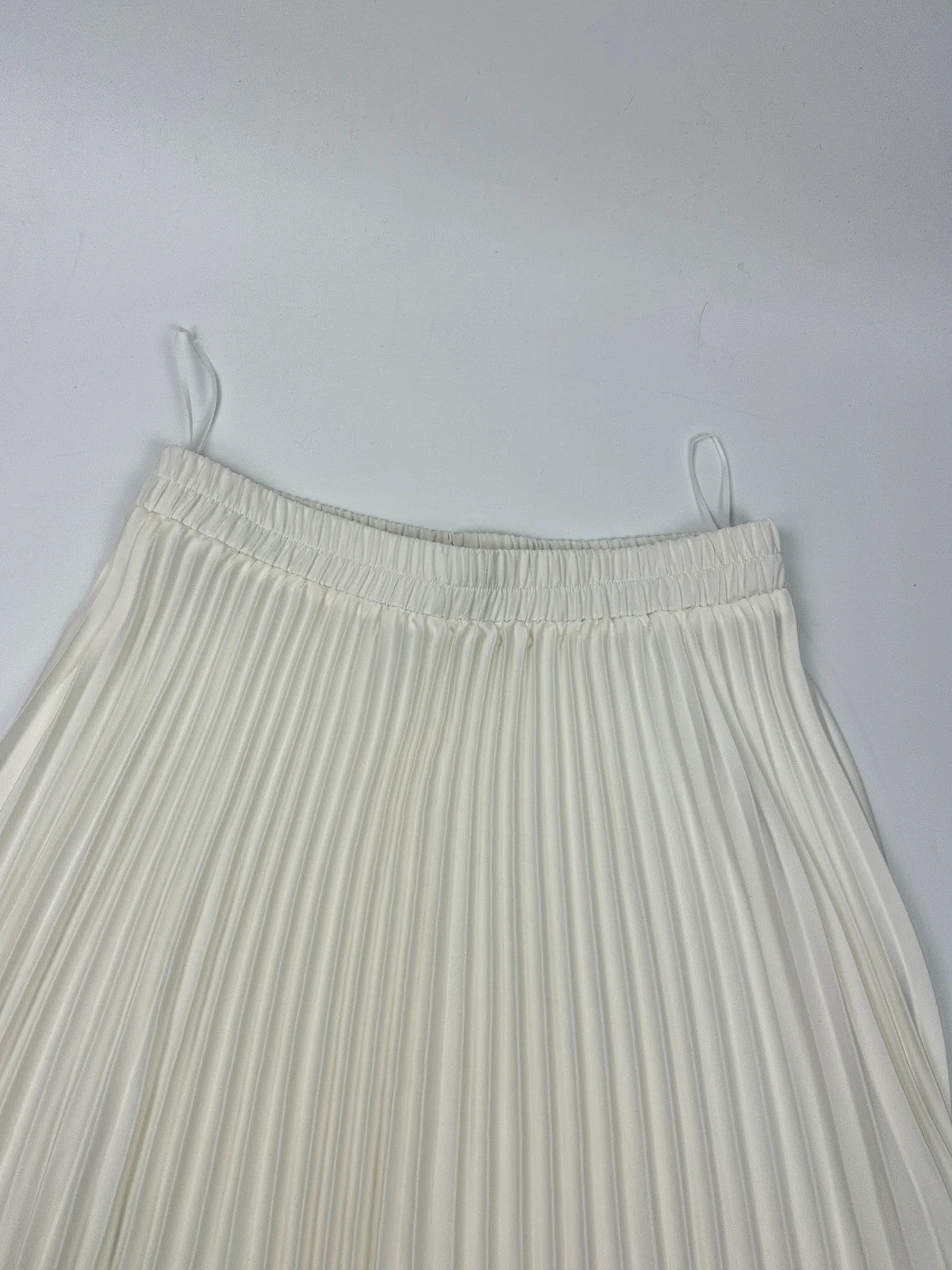 Plein Sud white long pleated skirt with elastic waistband, vintage 2000s style.