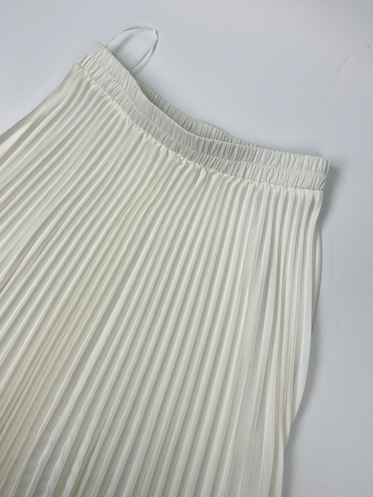 Plein Sud white long pleated skirt with elastic waistband, vintage 2000s style.