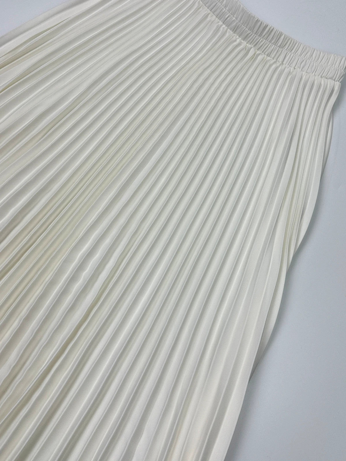 Plein Sud white long pleated skirt with elastic waistband, vintage 2000s style.
