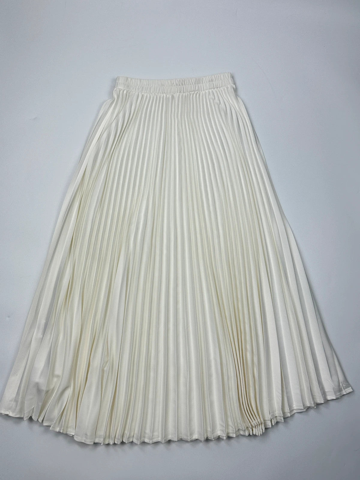 Plein Sud white long pleated skirt with elastic waistband, vintage 2000s style.