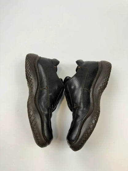 Prada black leather Derby shoes with Vibram sole and Linearossa logo detail.