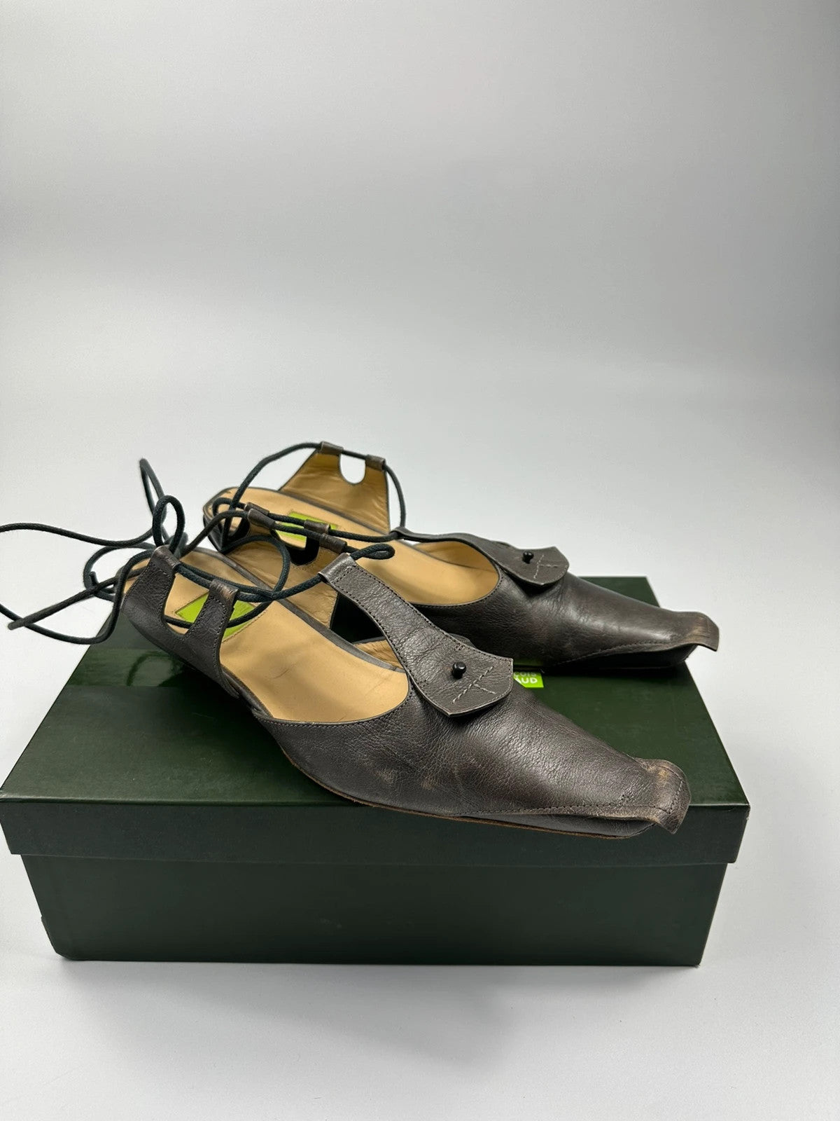 Marithé Francois Girbaud brown grey leather slingback heels with round toe and lace details.