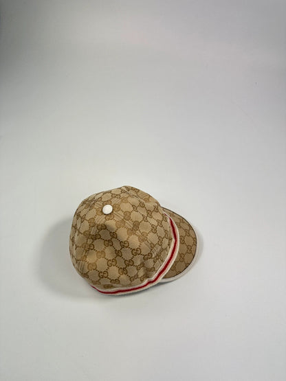 Gucci baseball cap in pink beige with GG monogram pattern and logo.