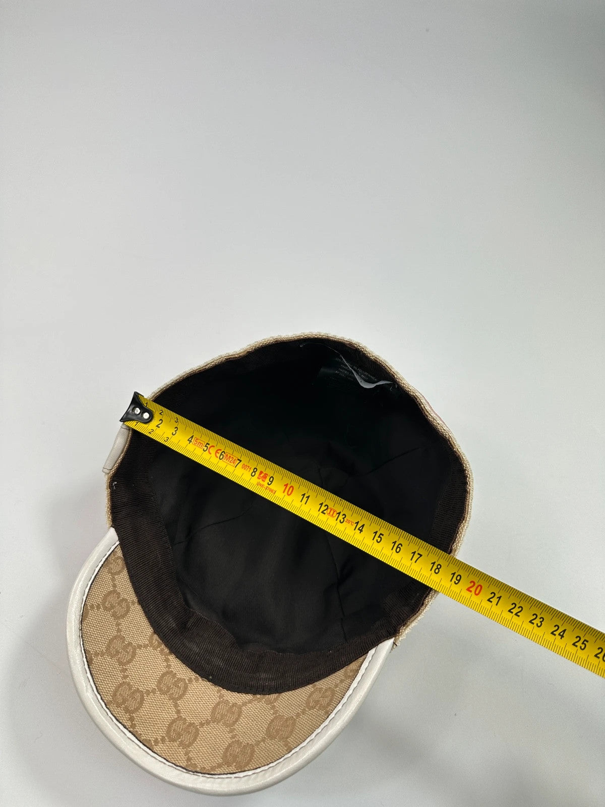 Gucci baseball cap in pink beige with GG monogram pattern and logo.
