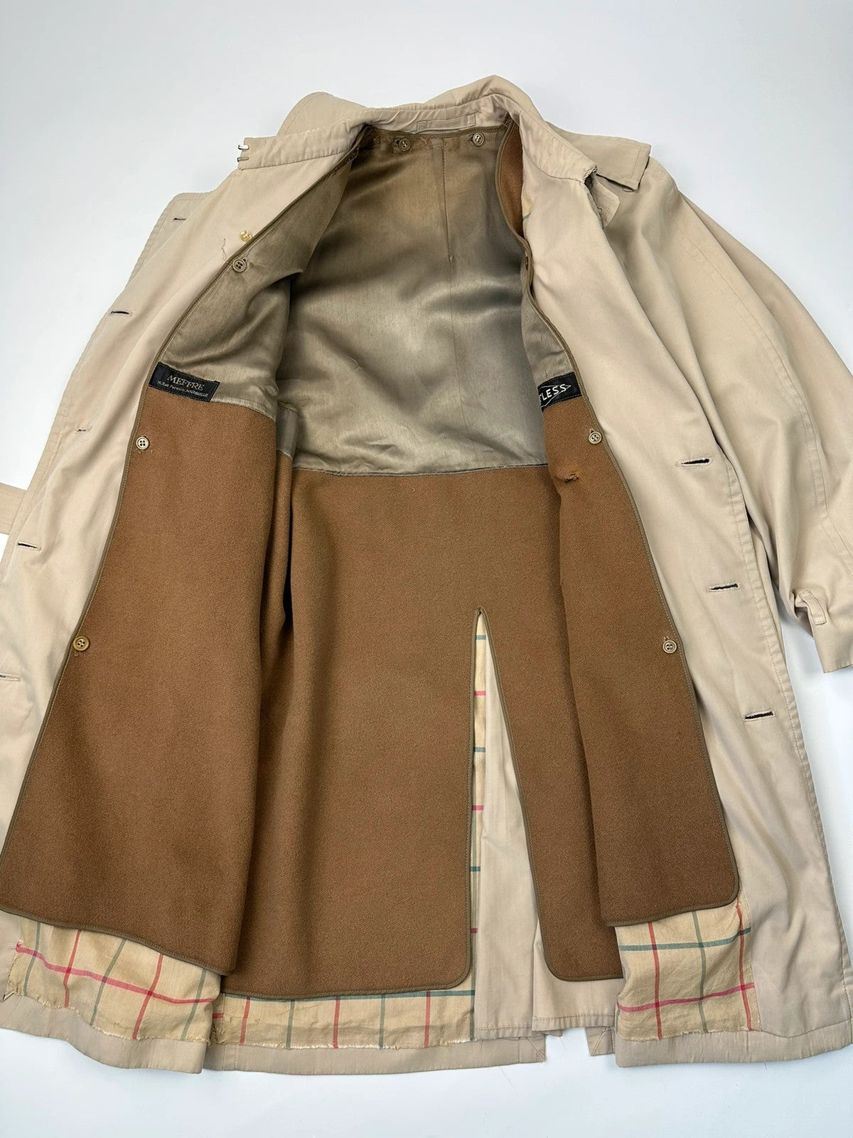 Burberrys beige trench coat jacket double breasted with removable lining and classic logo.