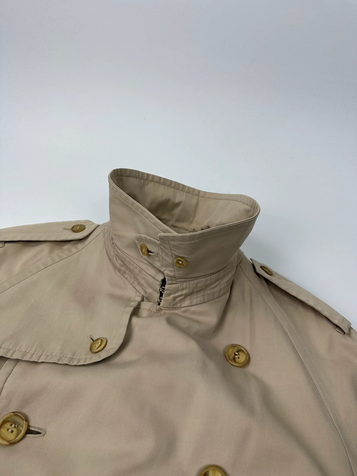 Burberrys beige trench coat jacket double breasted with removable lining and classic logo.
