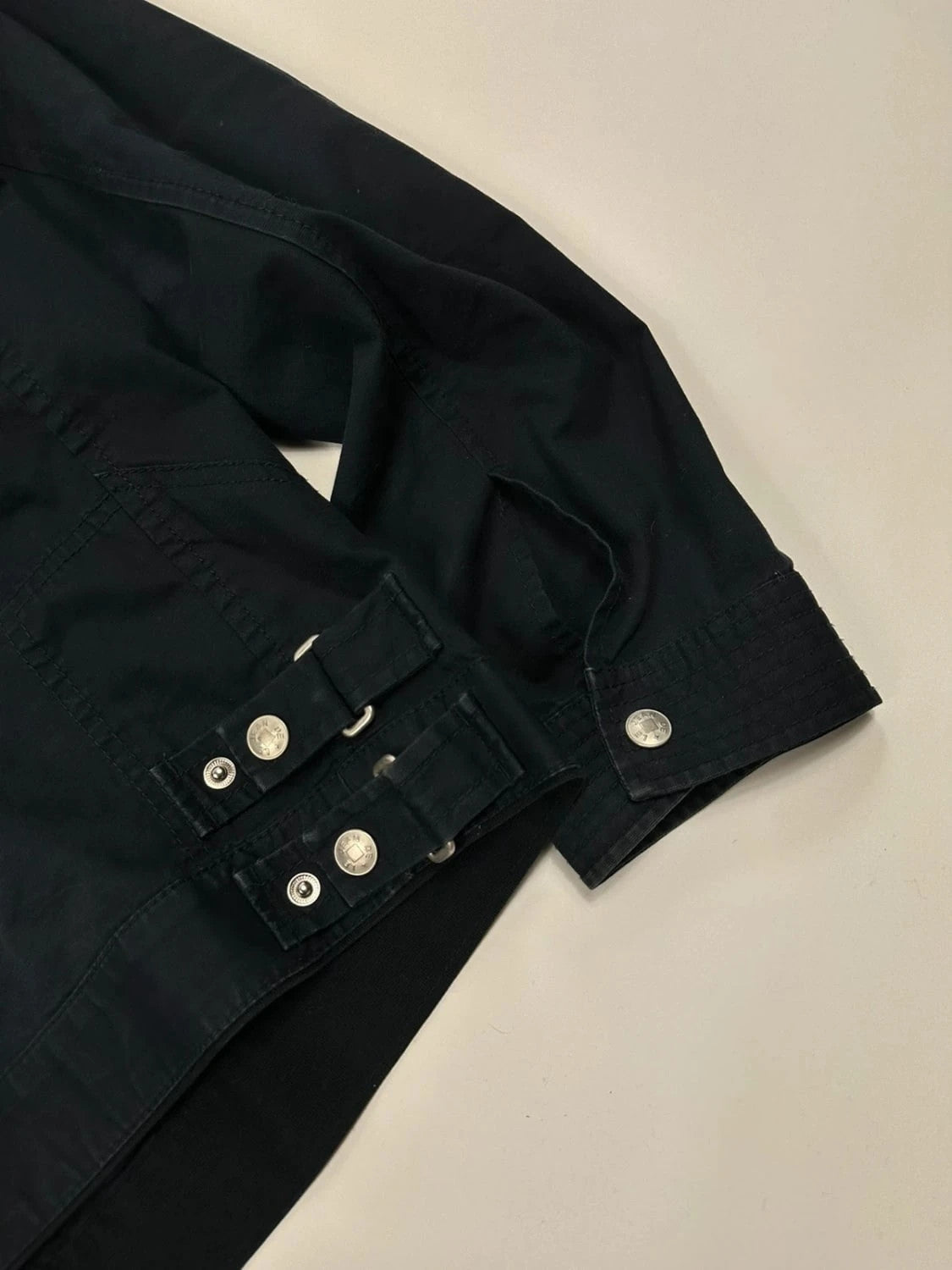 Marithé Francois Girbaud navy multi-pocket jacket adjustable fit packable design.