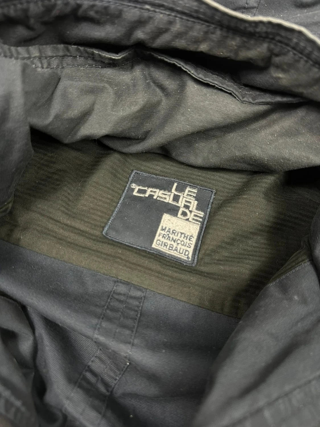 Marithé Francois Girbaud navy multi-pocket jacket adjustable fit packable design.