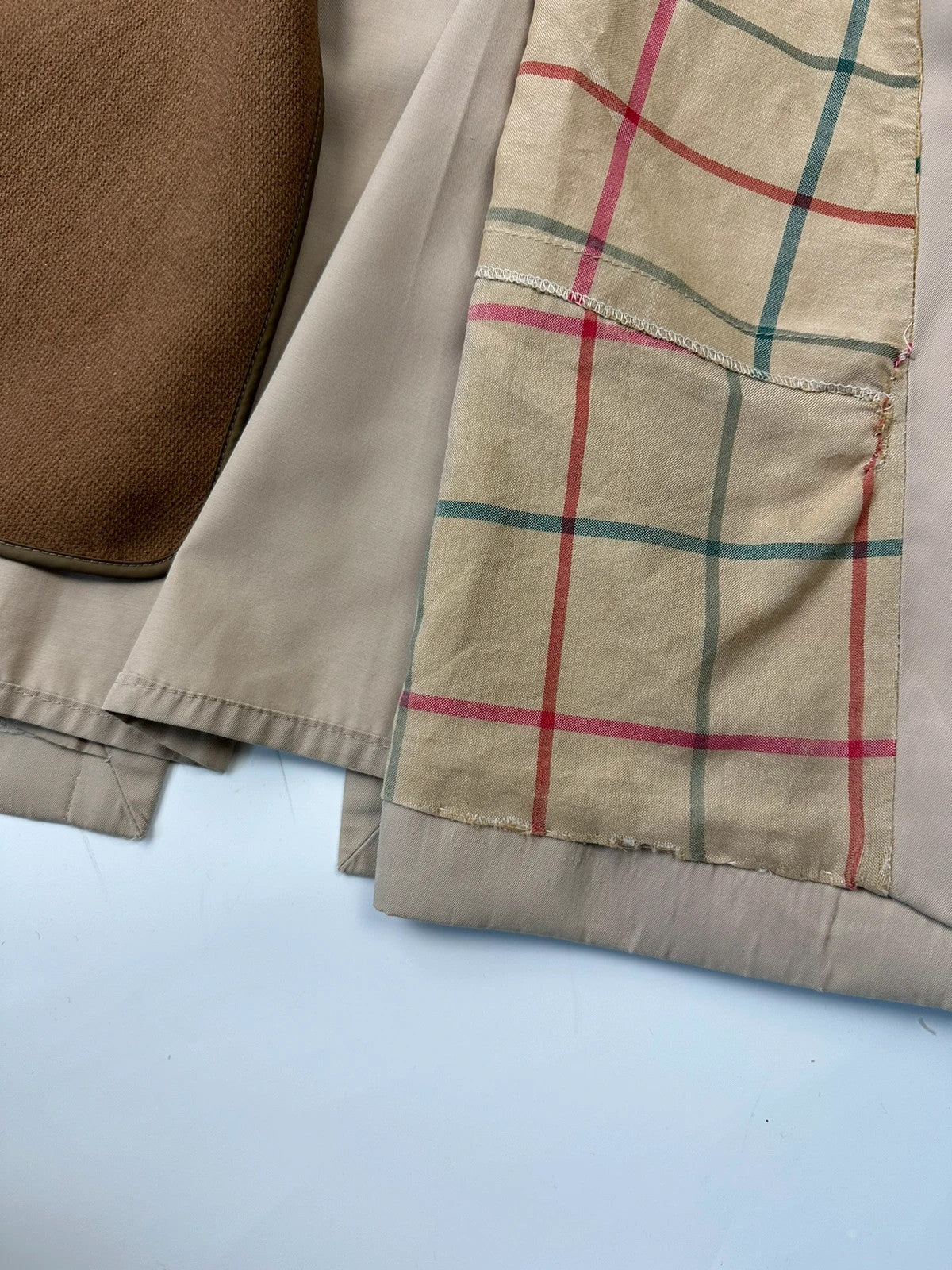 Burberrys beige trench coat jacket double breasted with removable lining and classic logo.