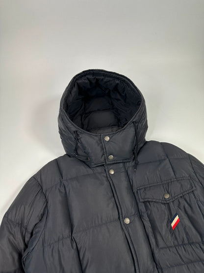 Moncler navy blue puffer jacket with French logo and hood, down-filled material.