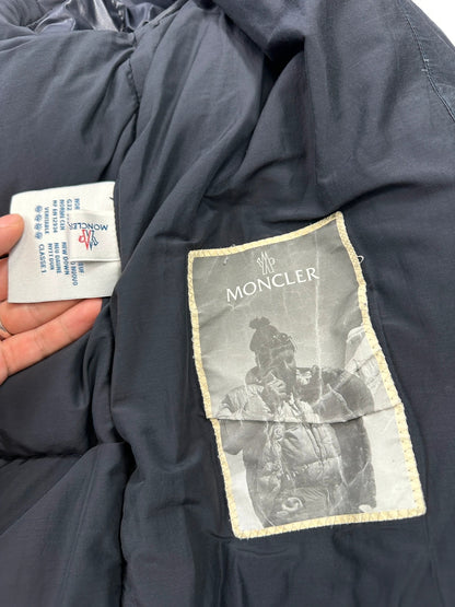Moncler navy blue puffer jacket with French logo and hood, down-filled material.