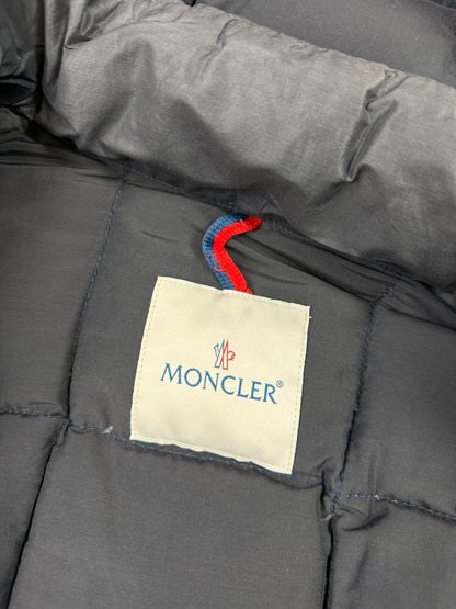 Moncler navy blue puffer jacket with French logo and hood, down-filled material.