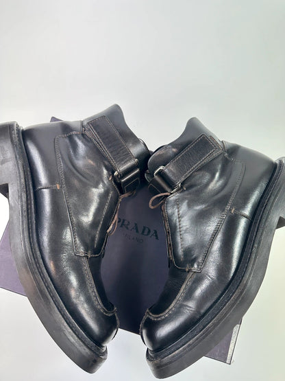 Prada black leather ankle boots with laces and Velcro, vintage 1999 collection.