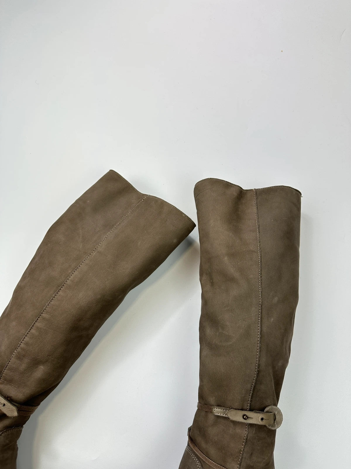 Marithé François Girbaud khaki brown leather knee-high boots with straps and vintage design.