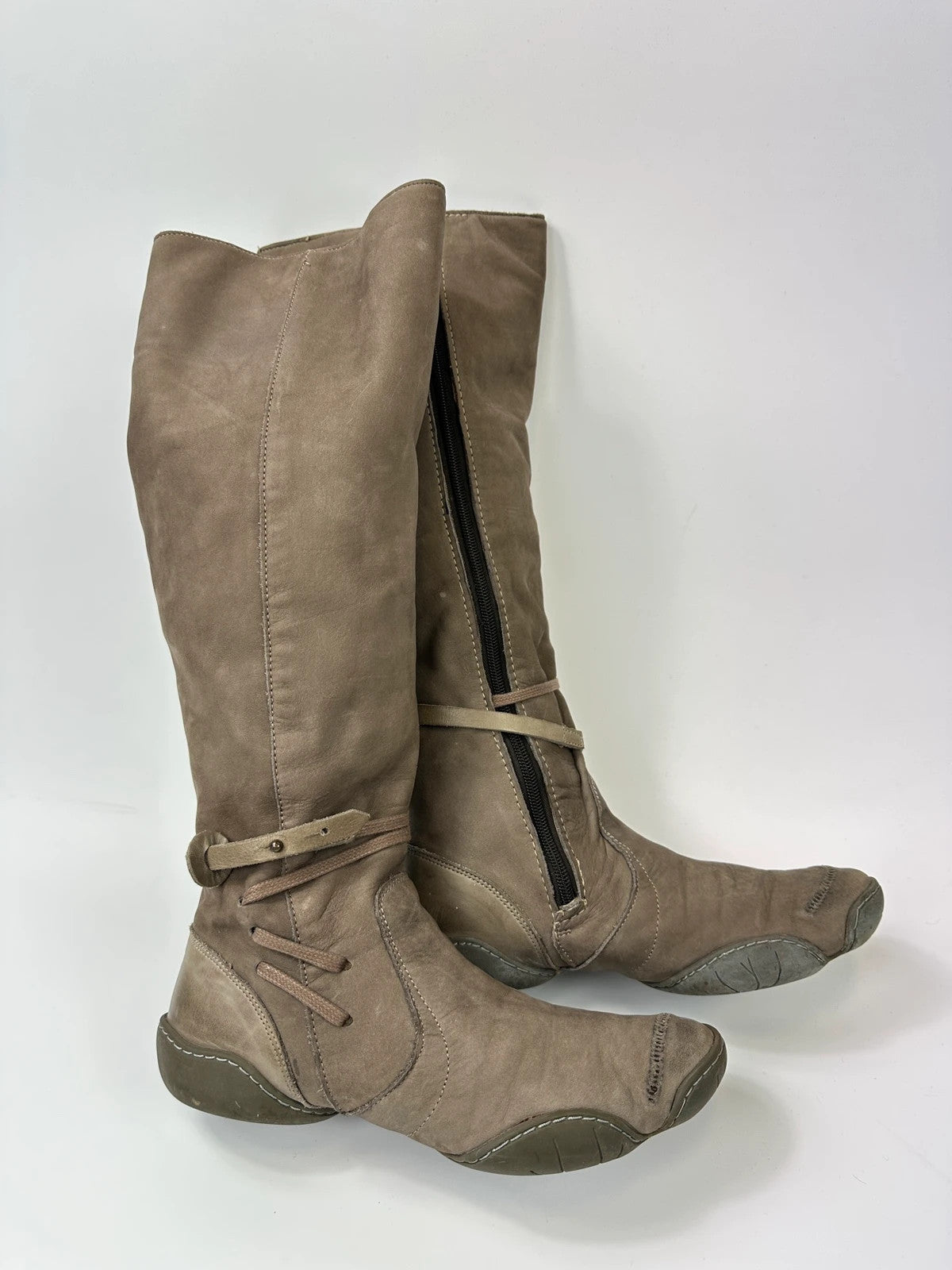 Marithé François Girbaud khaki brown leather knee-high boots with straps and vintage design.