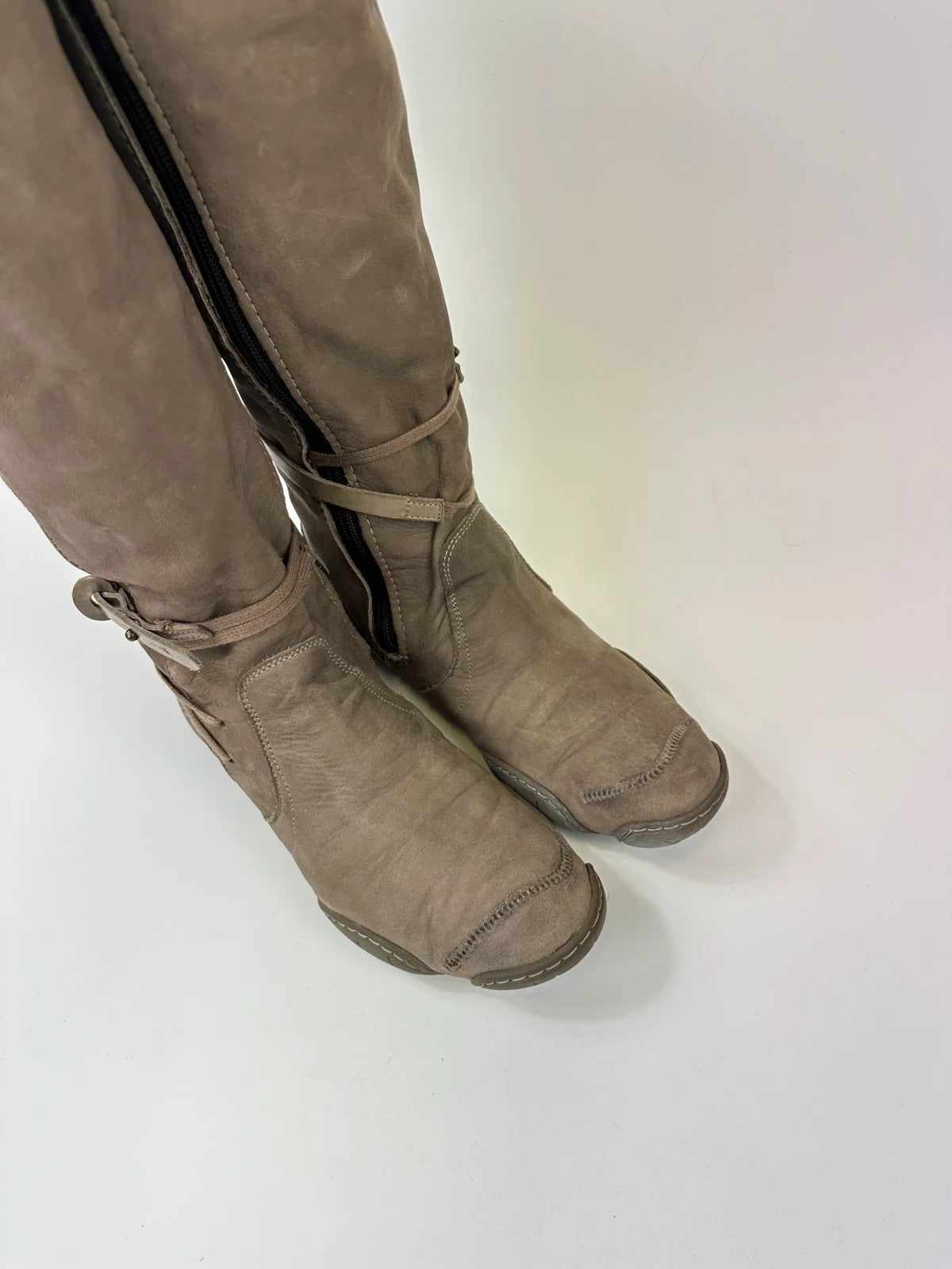 Marithé François Girbaud khaki brown leather knee-high boots with straps and vintage design.