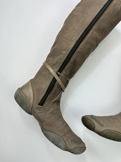 Marithé François Girbaud khaki brown leather knee-high boots with straps and vintage design.