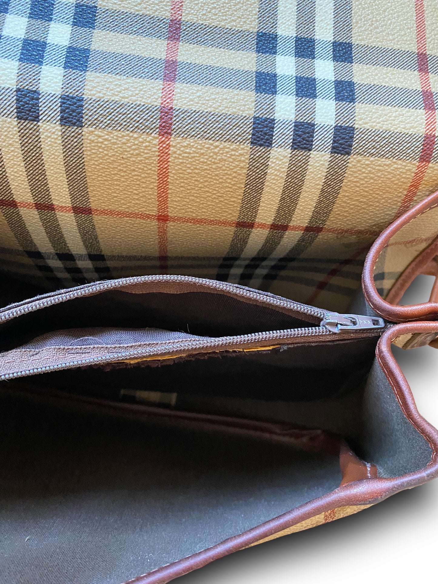 BURBERRYS ROUND MESSENGER BAG