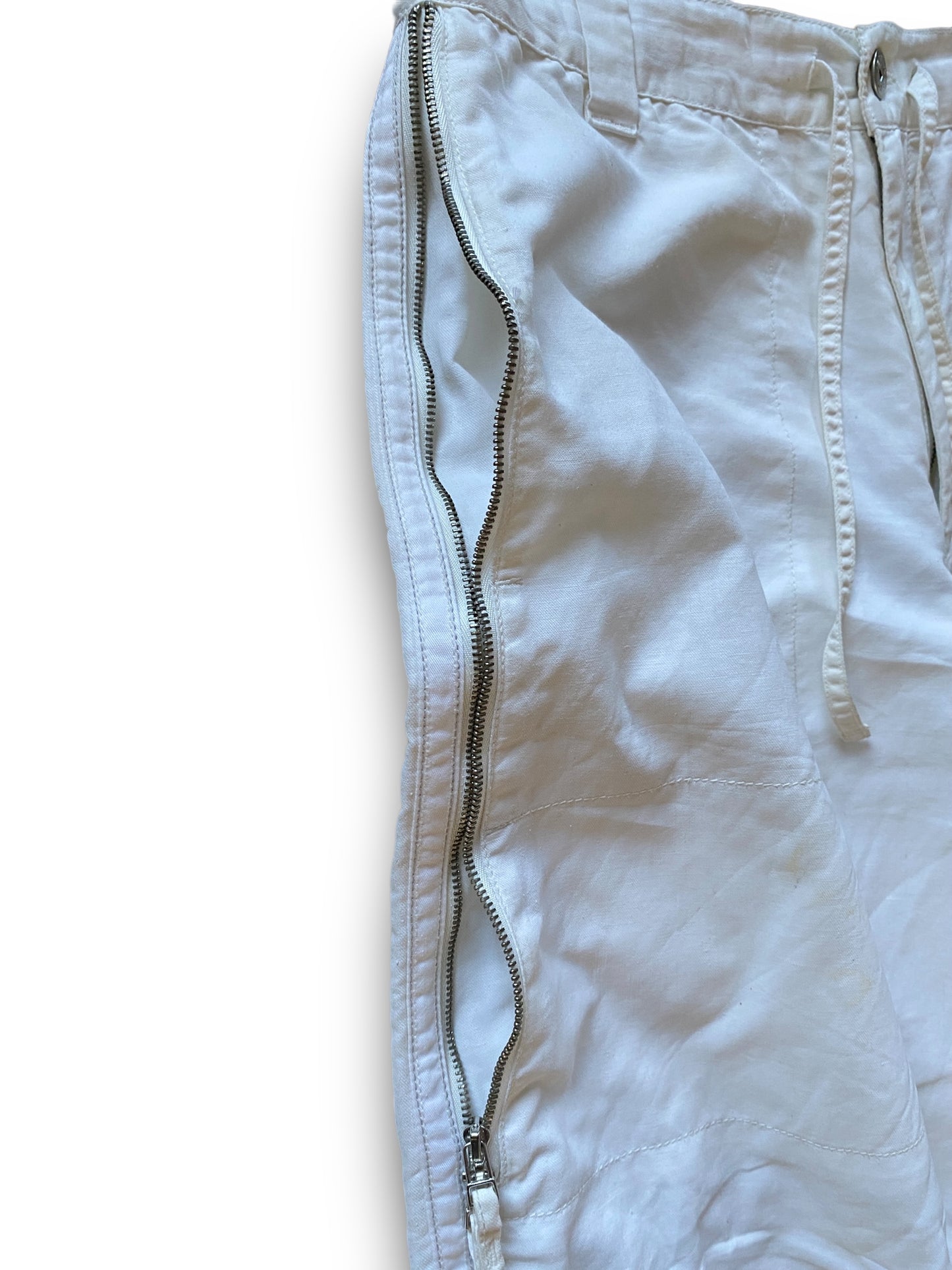 MFG WHITE BAGGY PARACHUTE PANTS (M-L)