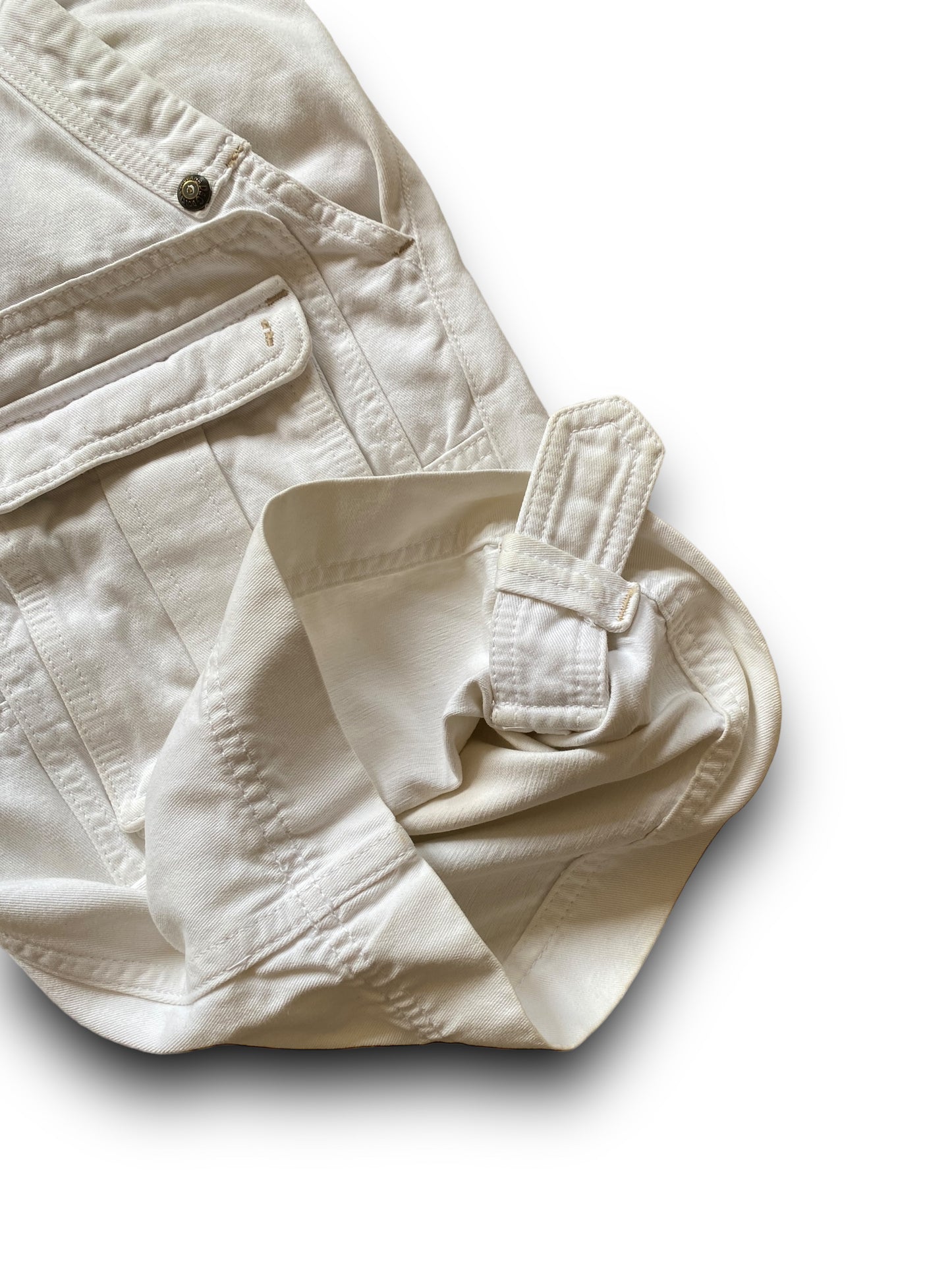 D&G WHITE SHORT FRONT CARGO POCKETS