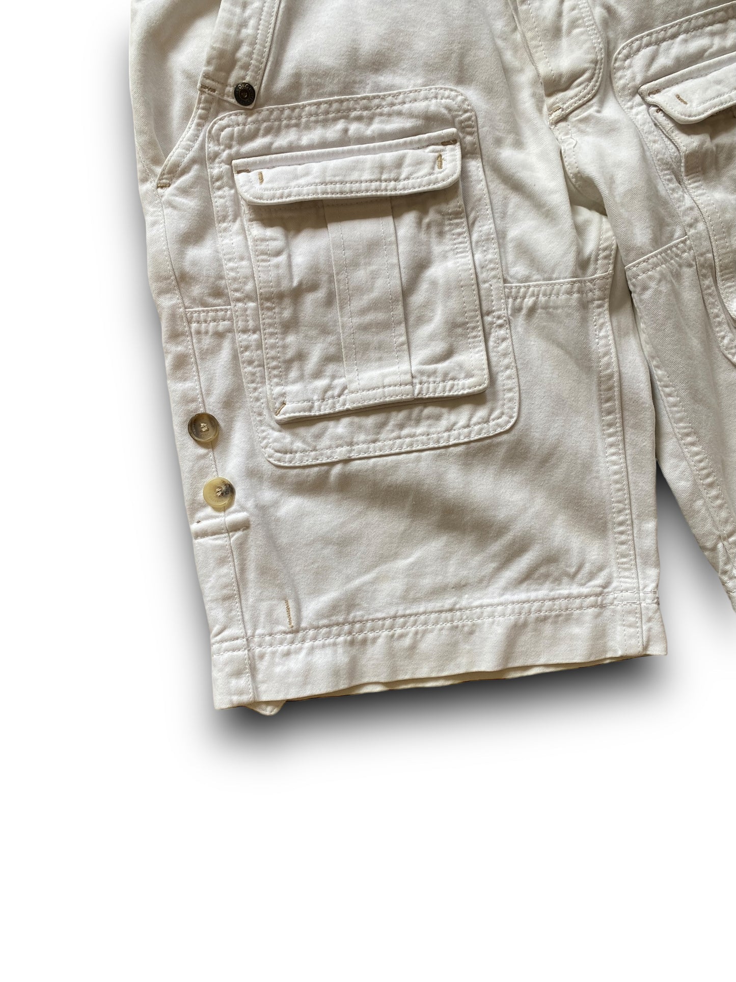 D&G WHITE SHORT FRONT CARGO POCKETS