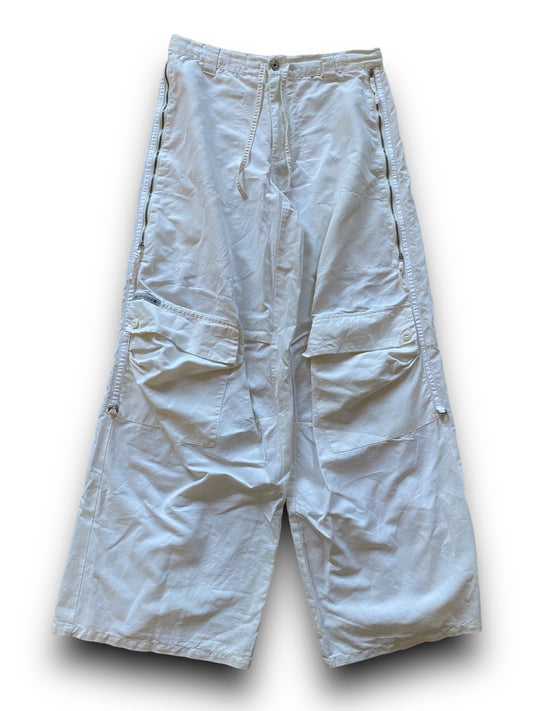 MFG WHITE BAGGY PARACHUTE PANTS (M-L)