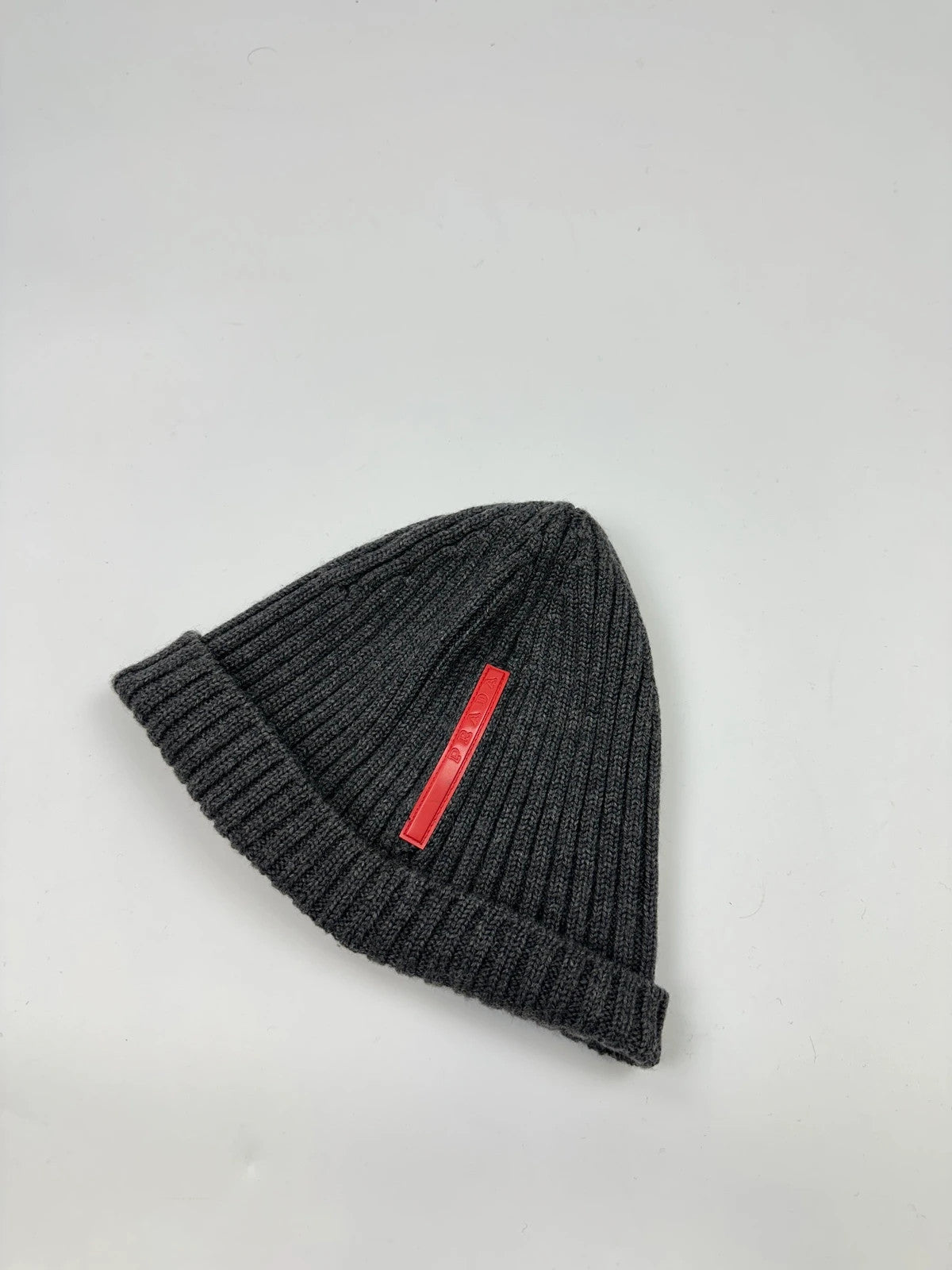 Prada Sport 00’s Grey Ribbed Wool Beanie RedTab