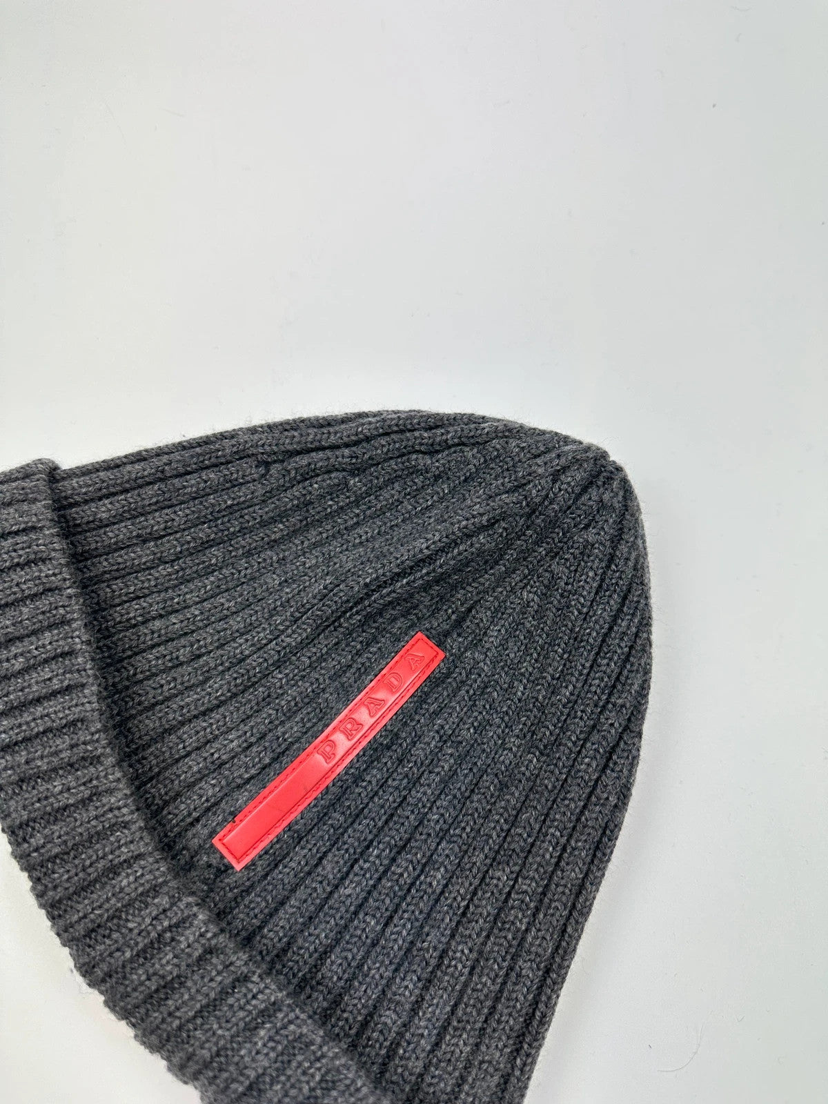 Prada Sport 00’s Grey Ribbed Wool Beanie RedTab