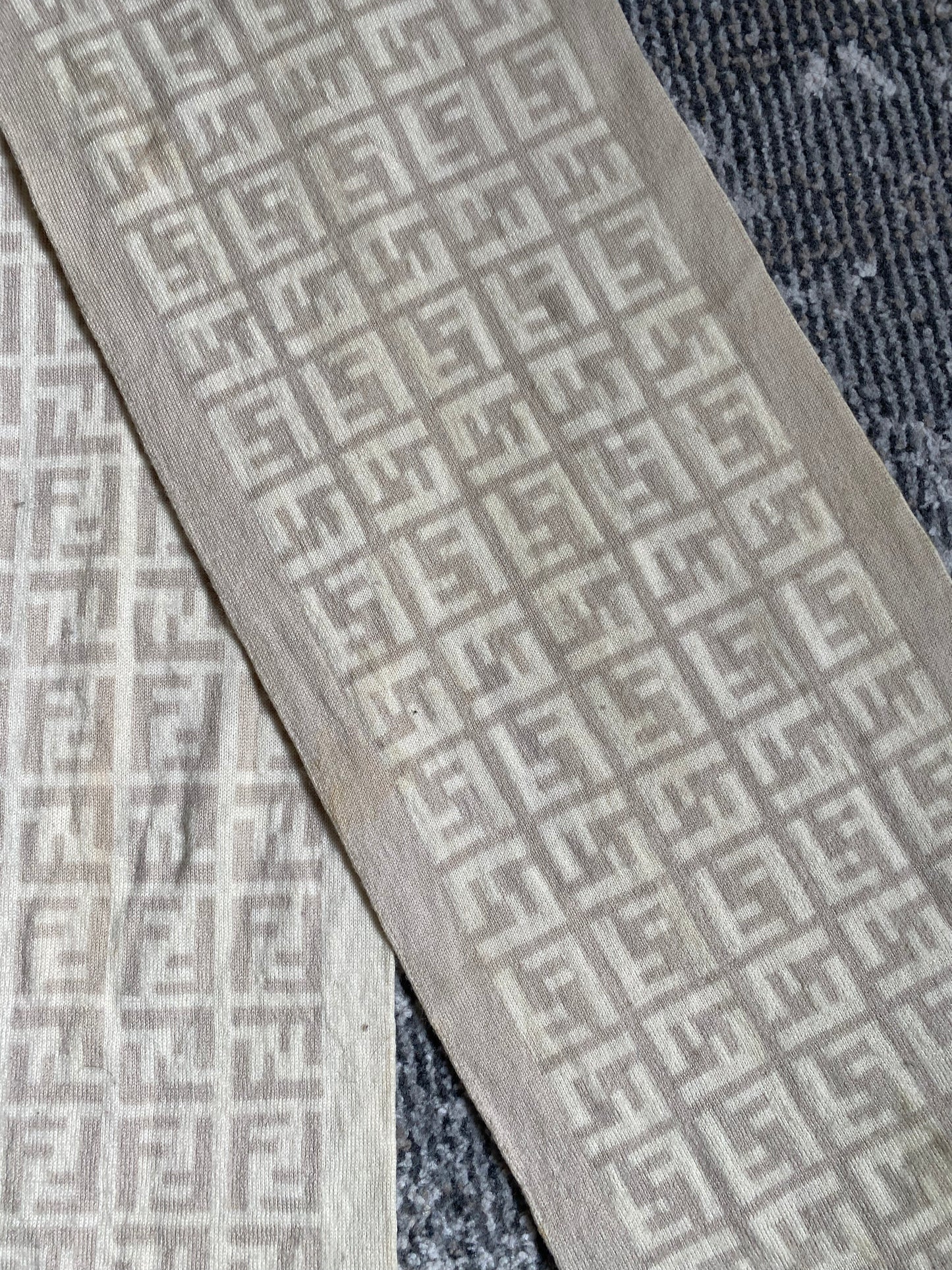 FENDI SET SCARF AND BEANIE