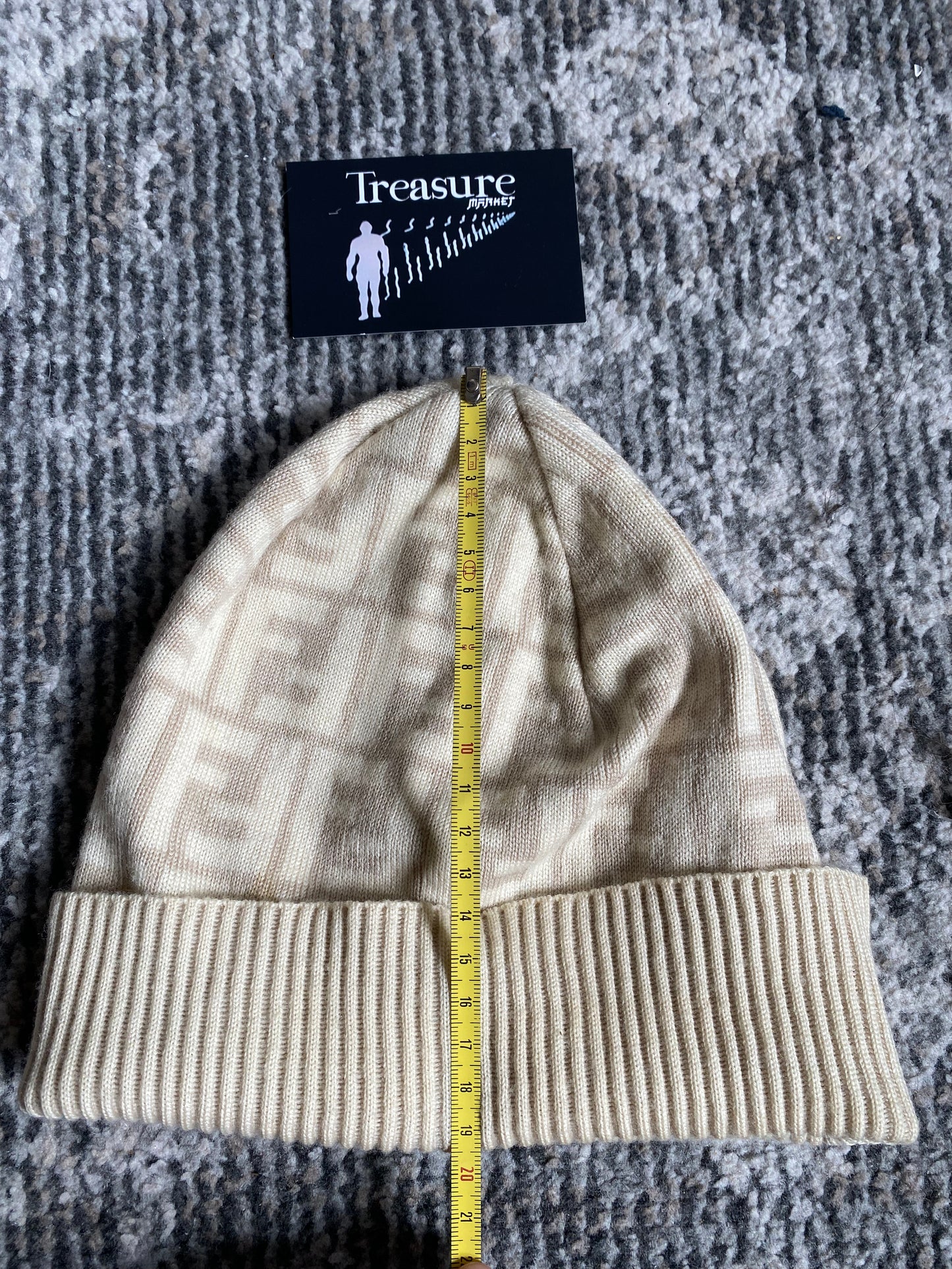 FENDI SET SCARF AND BEANIE