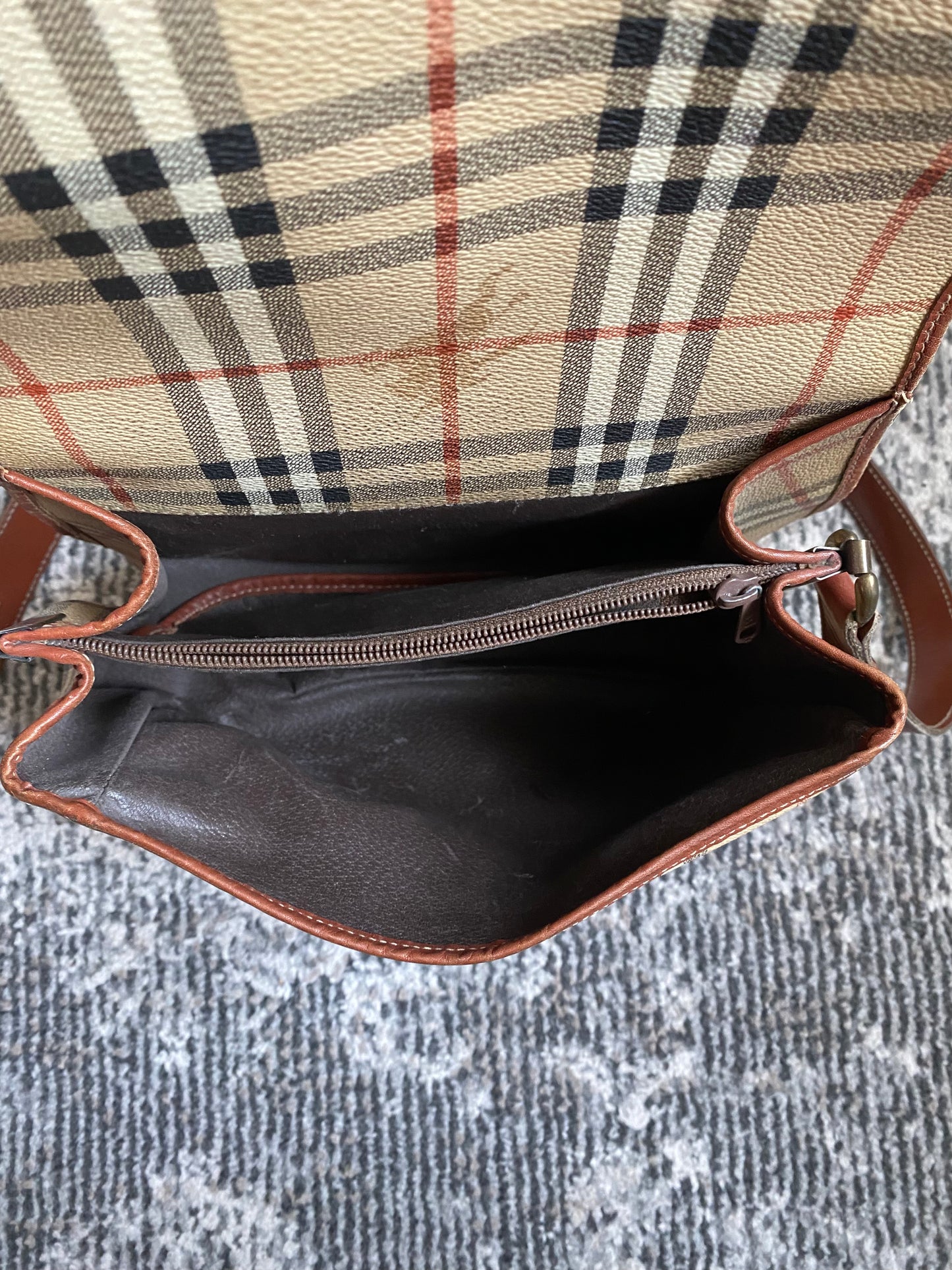 BURBERRYS MESSENGER BAG