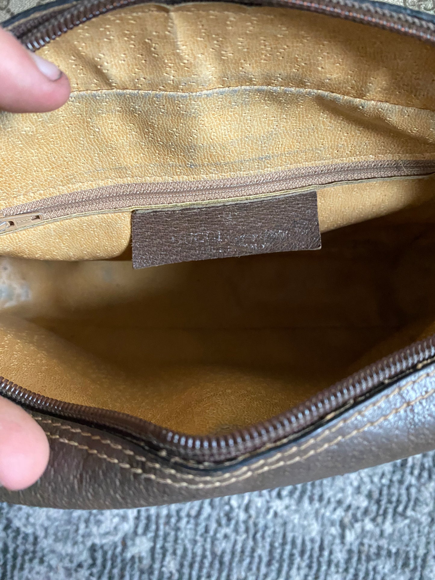 GUCCI MESSENGER BAG