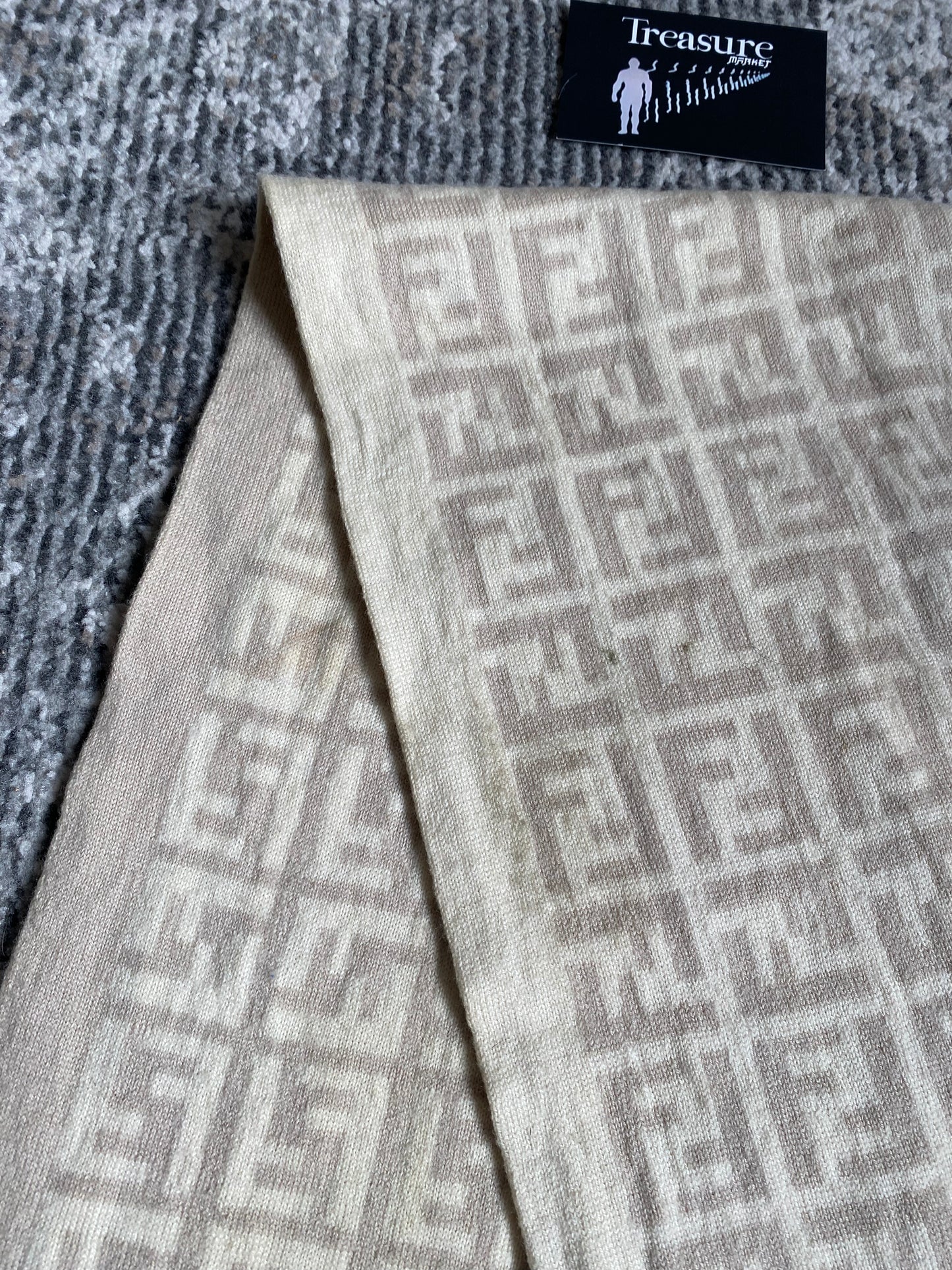 FENDI SET SCARF AND BEANIE