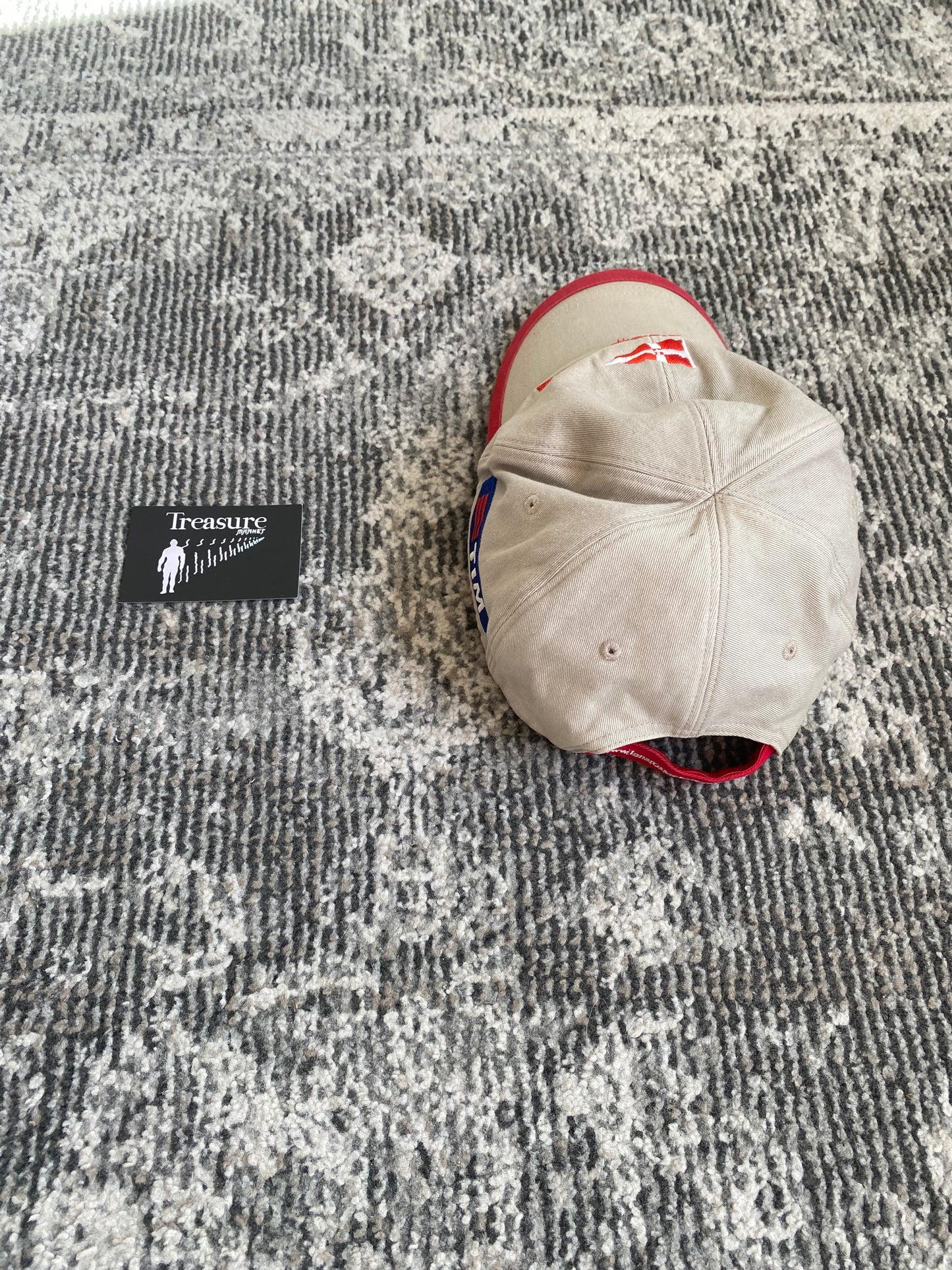Prada luna top rossa cap