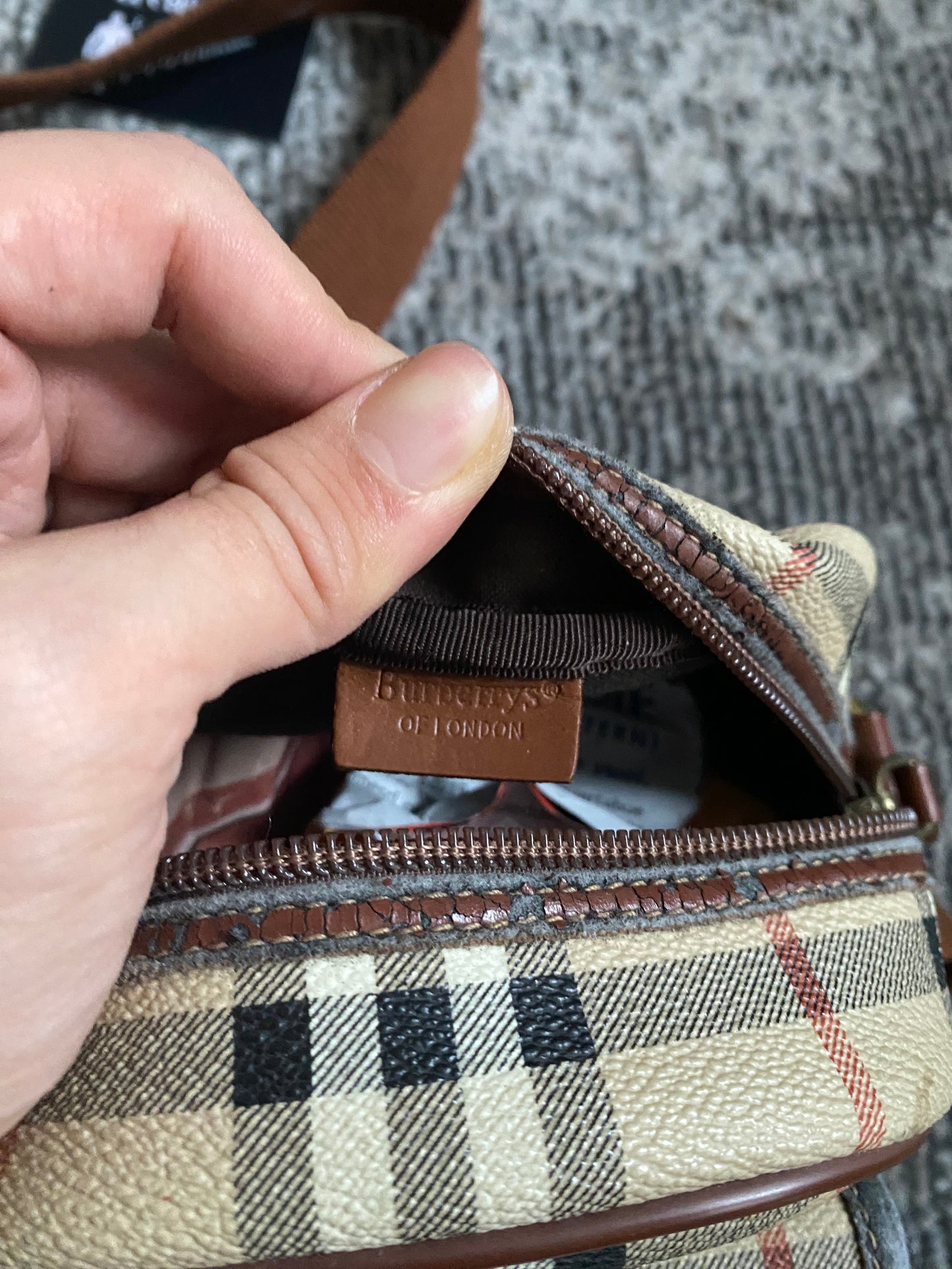 BURBERRYS MINI SHOULDER BAG